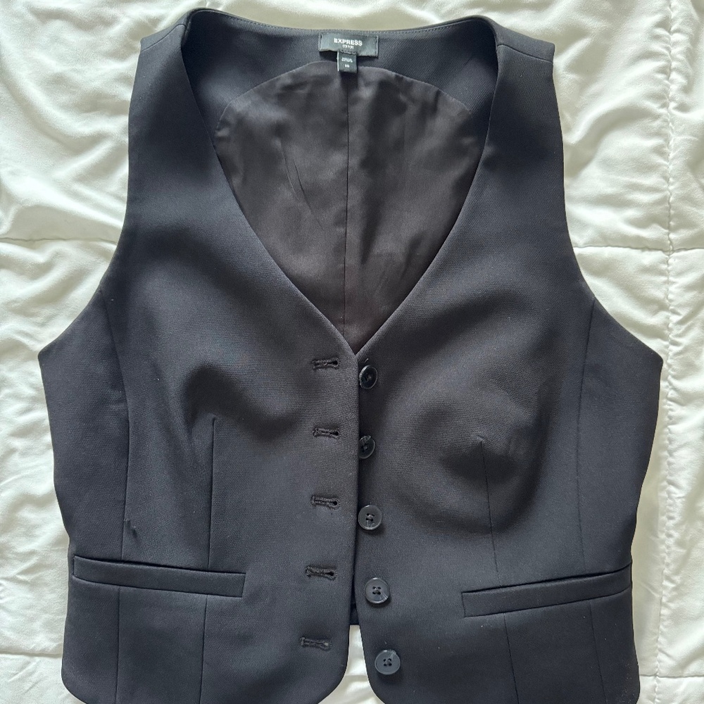 EXPRESS Editor Button Front Black Vest